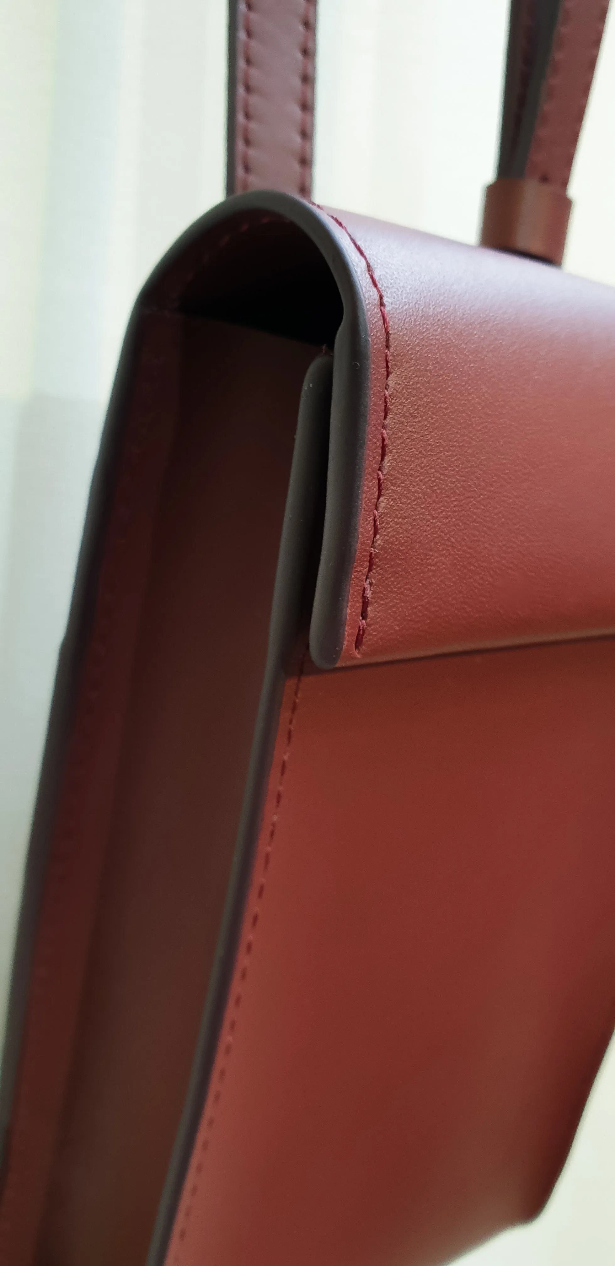 Adjustable Phone Bag in Oxblood