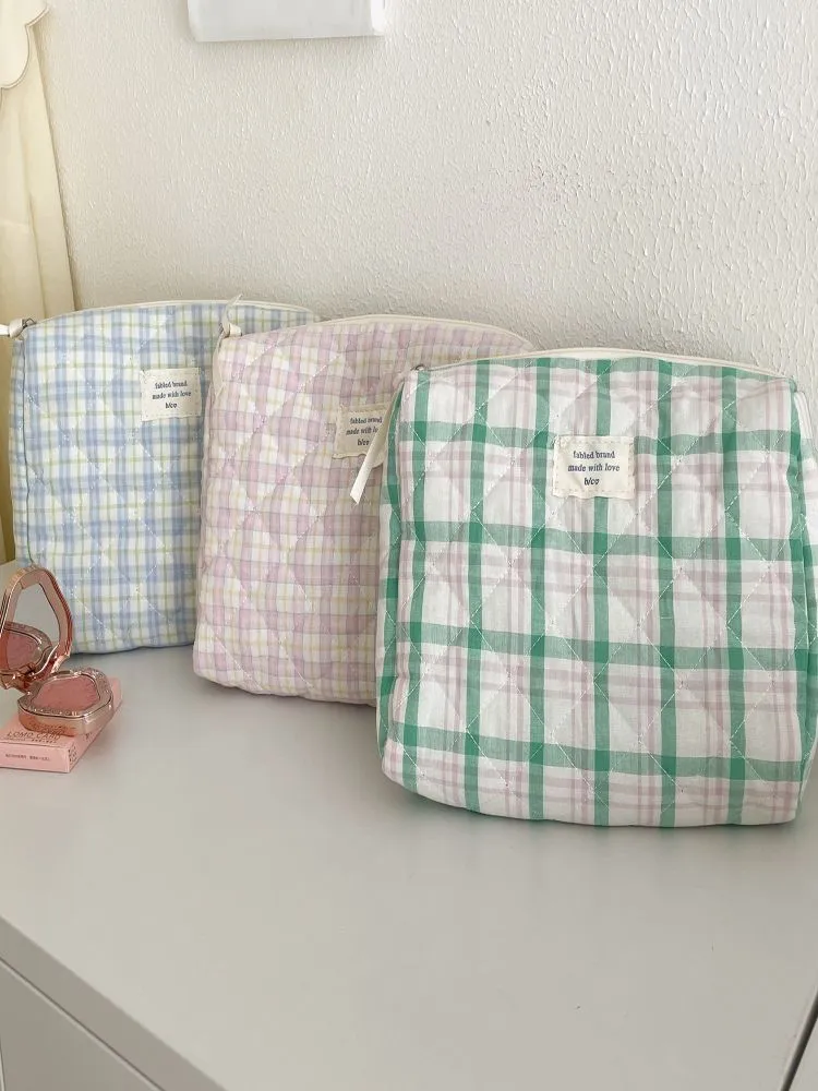 Diamond Grid Texture Makeup Bag