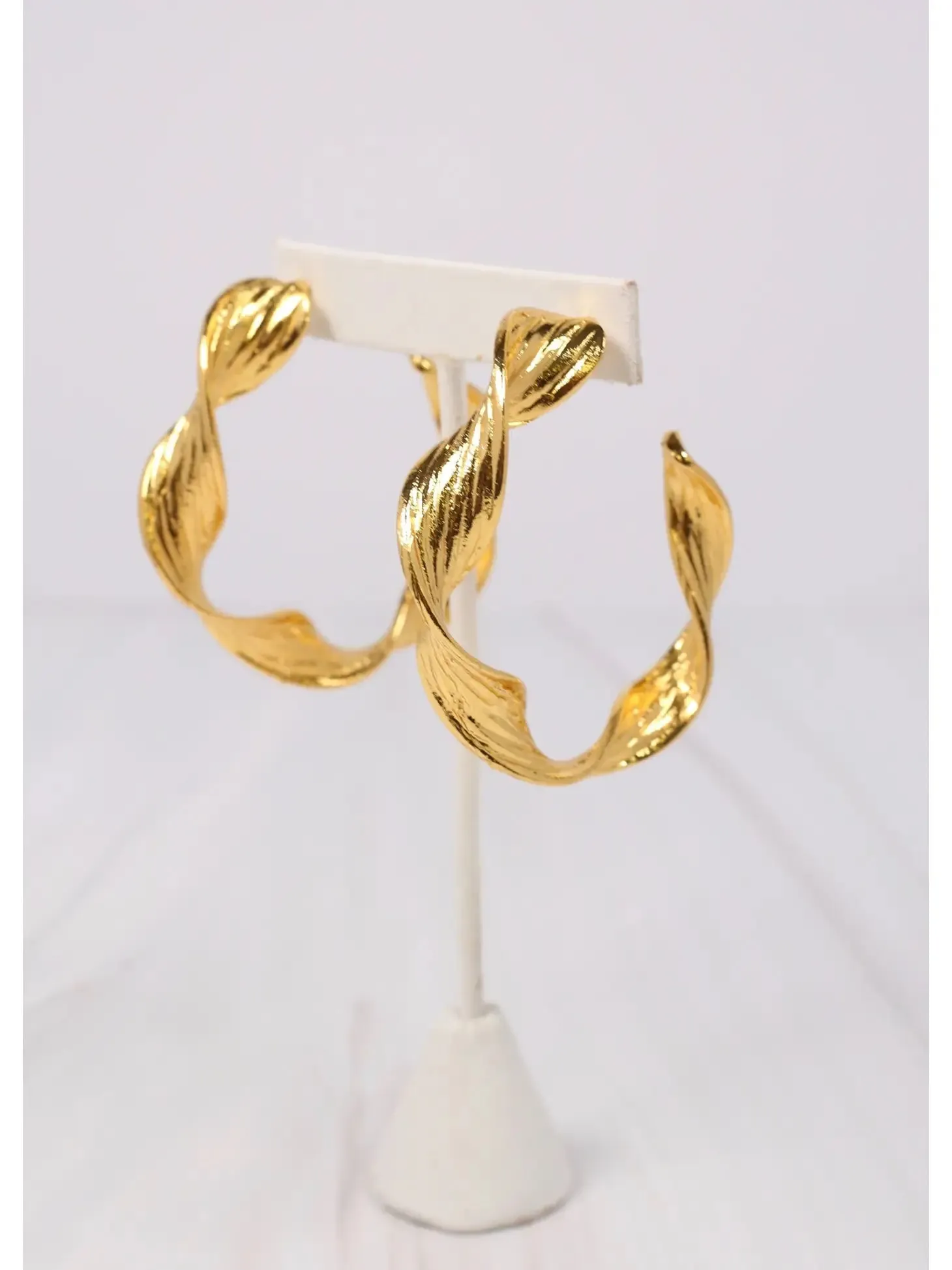 Gretna Twisted Hoop Earring Shiny Gold
