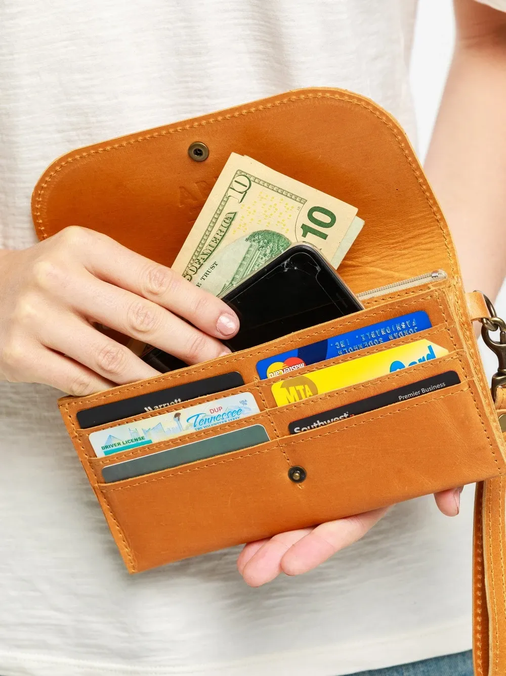 Mare Phone Wallet in Whiskey