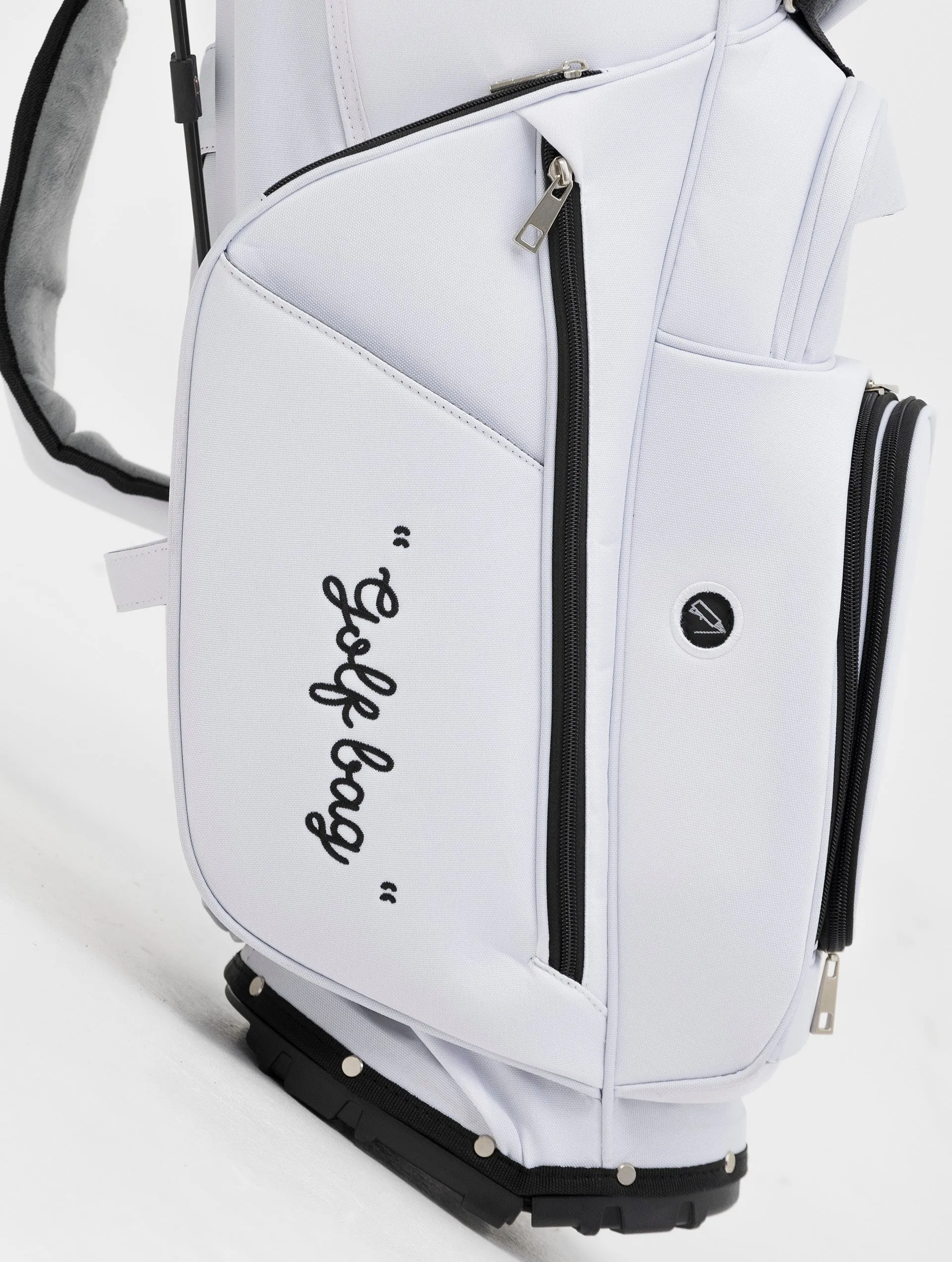 NOHOW MINIMALIST GOLF BAG IN WHITE AND BLACK