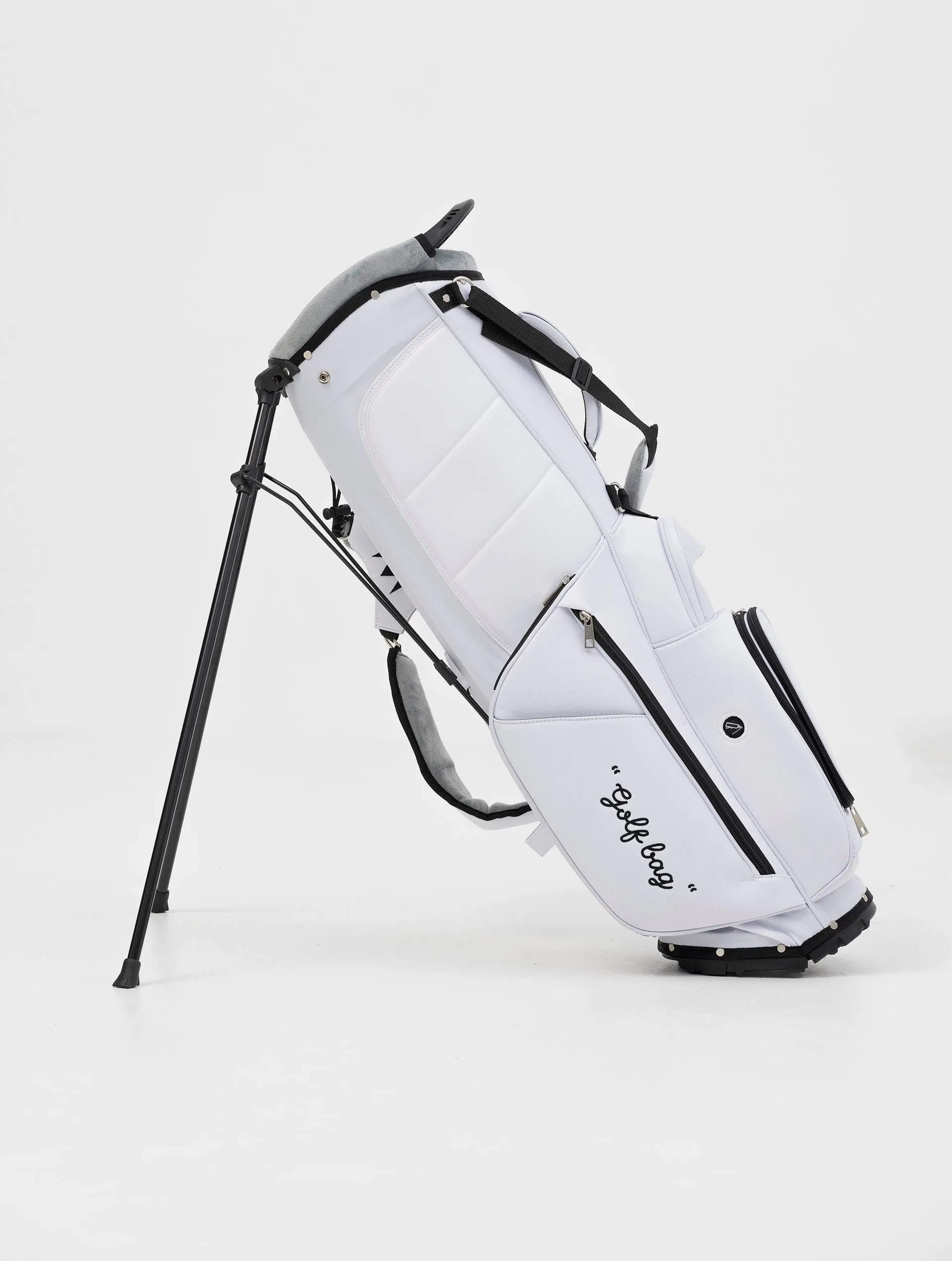 NOHOW MINIMALIST GOLF BAG IN WHITE AND BLACK