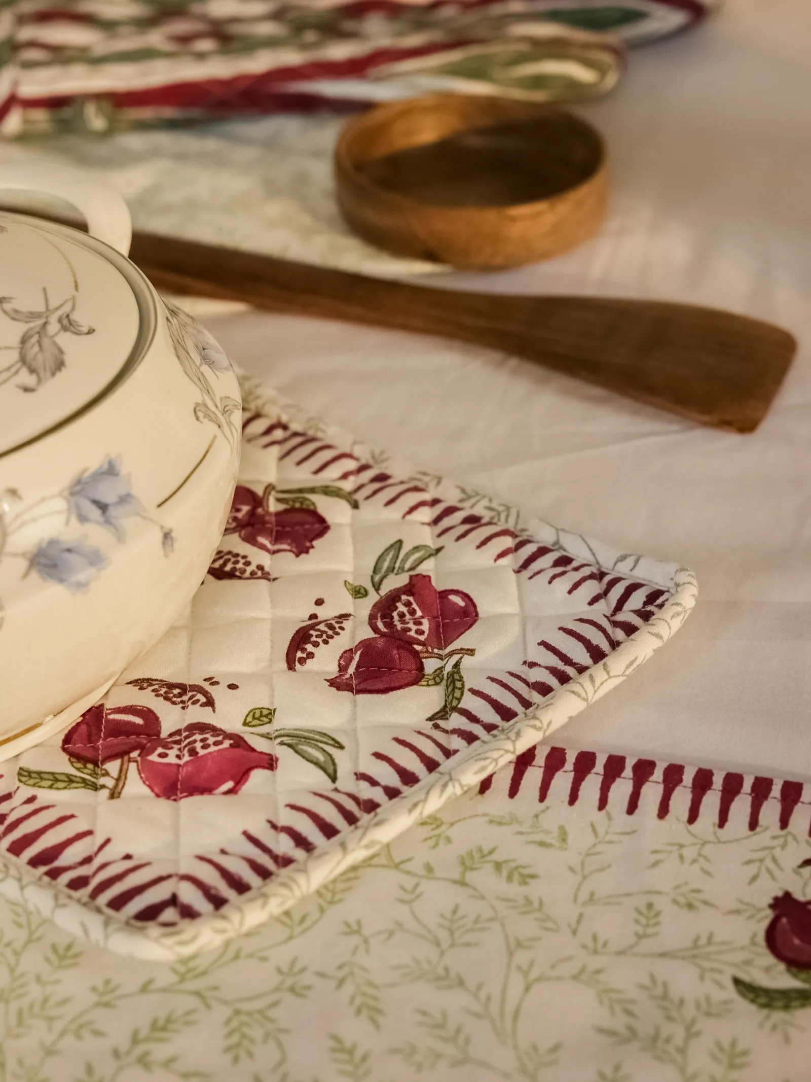 Pomegranate Pot Holder