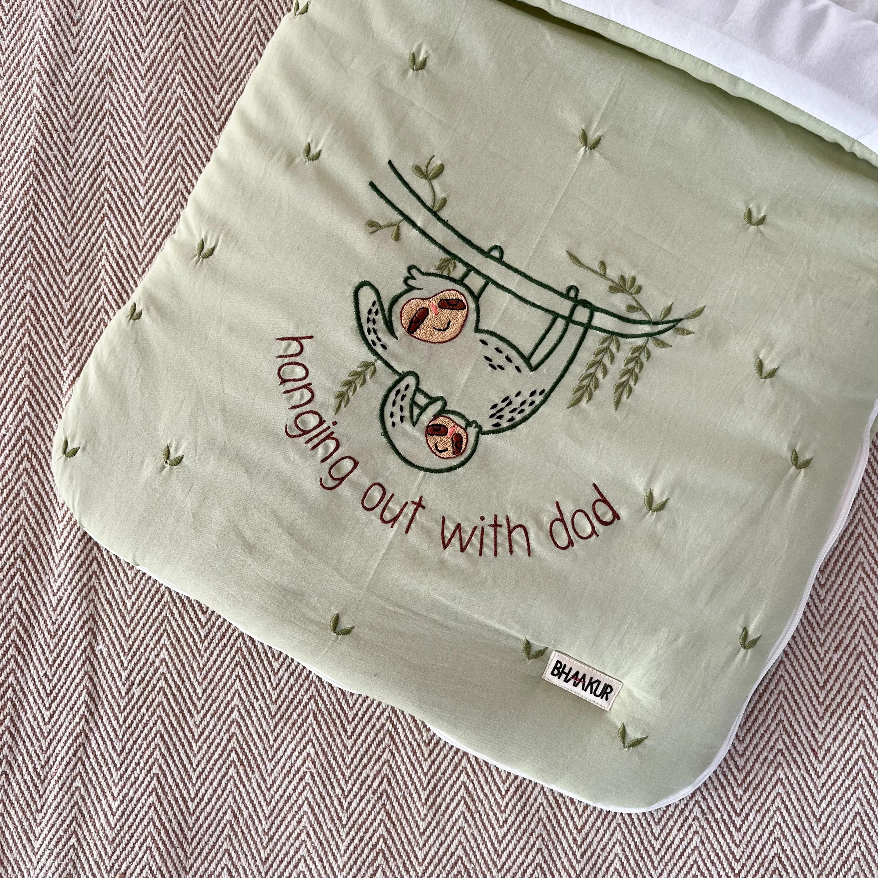 "Hanging Out with Dad" baby carrier nest