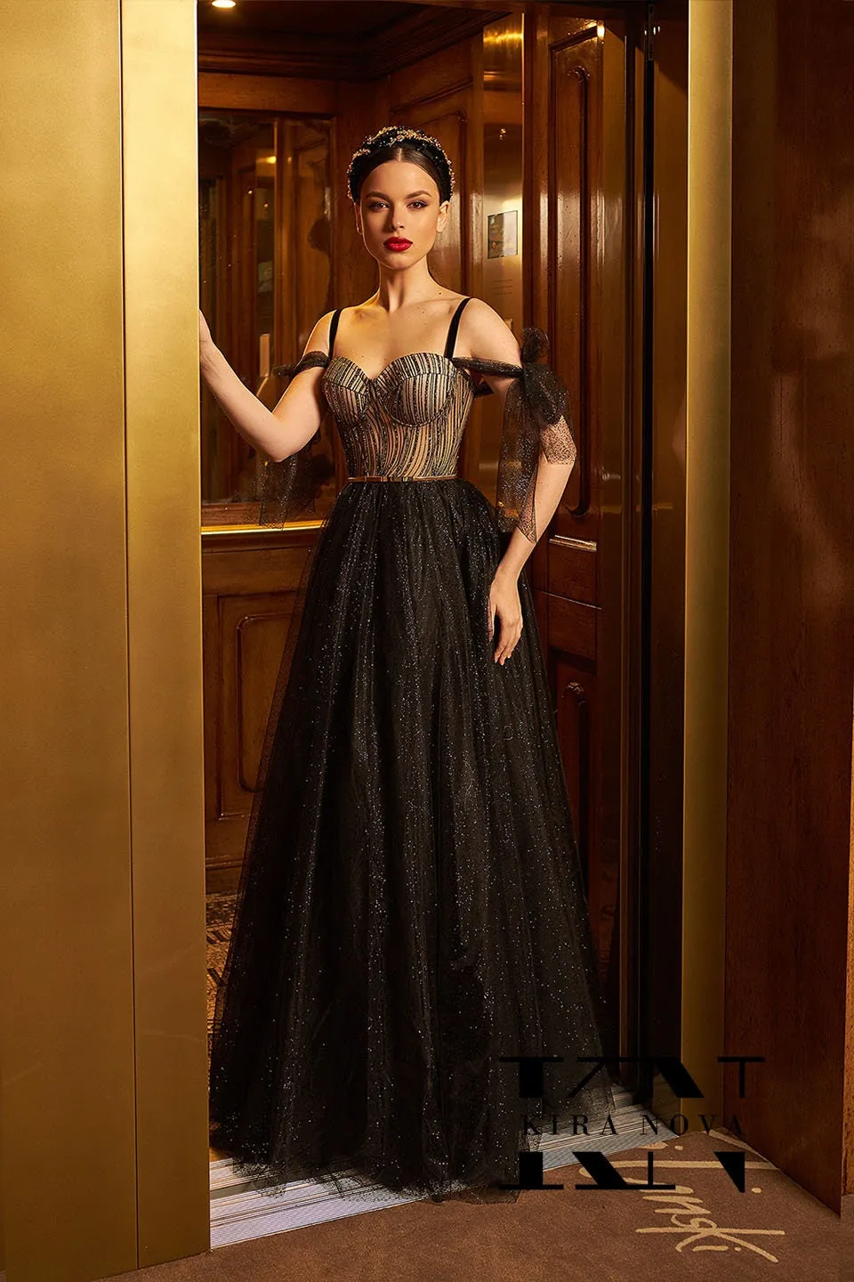 Unique Black Aline Size 14